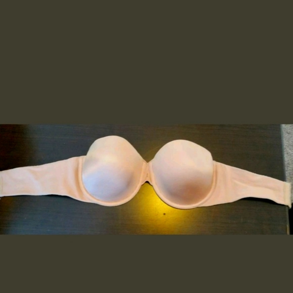 Victoria's Secret brand strapless bra size 34D - MUST HAVE